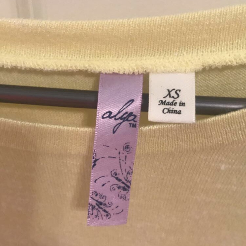 Yellow knit top - Picture 2 of 2